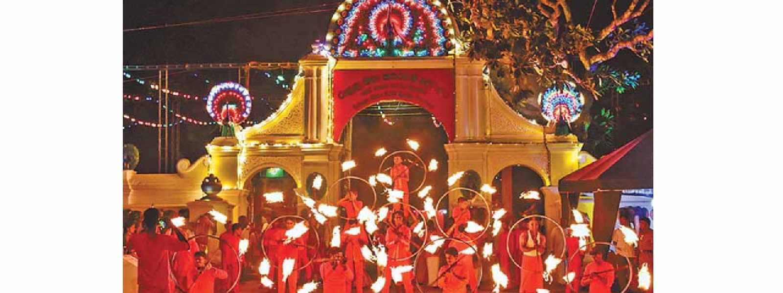 කතරගම ඇසල පෙරහැර මංගල්‍යයේ පළමු පෙරහැර අද.